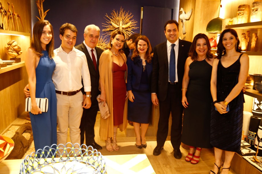 <span>Marina, Rodrigo, Augusto e Isabela Coutinho; Ana Luíza e Paulo Camara; Carla Cavalcanti e Roberta Borsoi</span>