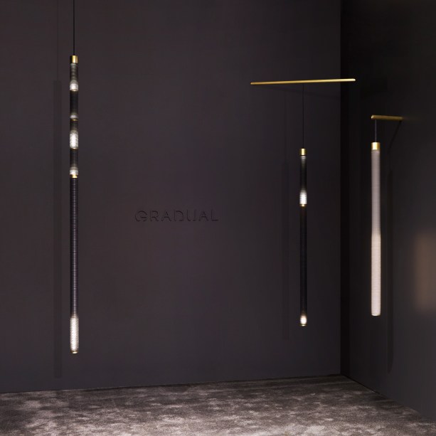 Os criadores da marca de iluminação Stickbulb estão debutando uma nova marca de lâmpada, a Gradual, que exibe a passagem do tempo através de efeitos de luz. Cada design cilíndrico é construído a partir de camadas de papel. As matrizes de LEDs alojadas no interior são programadas para "soltar" as gotas de luz nos tubos em diferentes intervalos de tempo.