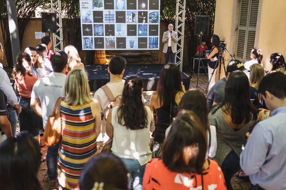 RIBEIRÃO PRETO, SP - 10/04/2018 - OPEN HOUSE CASACOR.Evento de lançamento e Open House da CasaCor Ribeirão Preto 2018.A sede da Mostra na Rua Garibaldi, 2760, no bairro Alto da Boa Vista em Ribeirão Preto (SP), foi aberta a profissionais, jornalistas e fornecedores. Maurício Siqueira, organizador da Mostra em Ribeirão e Gaziela de Caroli, gerente de franquias da Casacor, deram as boas vindas aos convidados.Foto: Marcos Limonti/TRIELE.