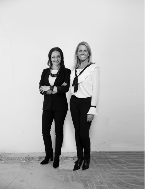 <strong>Simone Bertuzzo e Lisiane Wendel (WB Arquitetura)</strong> – A edição de 2018 marca a 11ª participação de Simone Bertuzzo e Lisiane Wendel, da WB Arquitetura, na mostra. Neste ano, elas apresentam o <strong>Loft do Curador de Arte</strong>. O projeto integra cozinha, living, atelier, banho e dormitório com espaços atuais, cheios de personalidade e respeitando a essência do viver com menos.