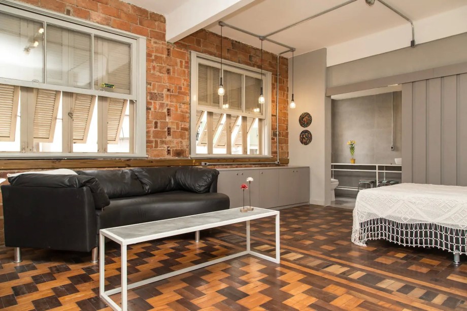 Charmoso Loft no Centro Histórico - Assinado por Silvia Muccillo. Porto Alegre/ Rio Grande do Sul - https://www.airbnb.com.br/rooms/16551302