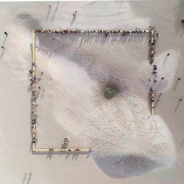 A instalação A Praia e o Tempo, do coletivo gru.a.