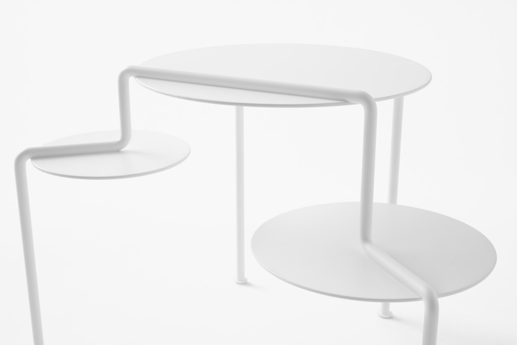 mesa em cascata por Nendo Design