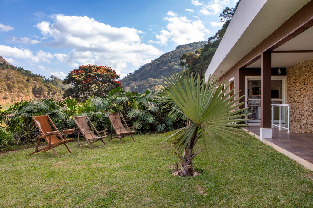 casa; serra; mauricio nobrega; cocheira; marrom; arquitetura; construção;