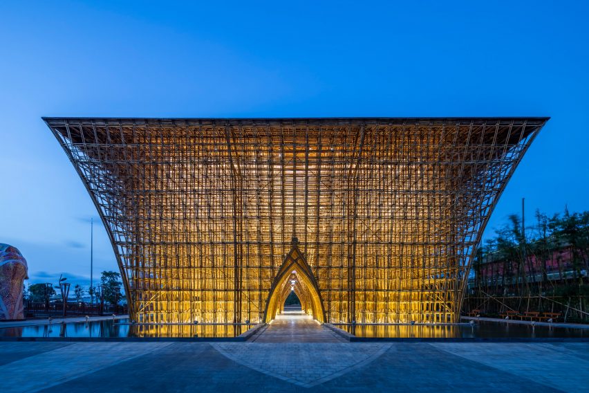 Edifício sustentável feito de bambu no vietnã