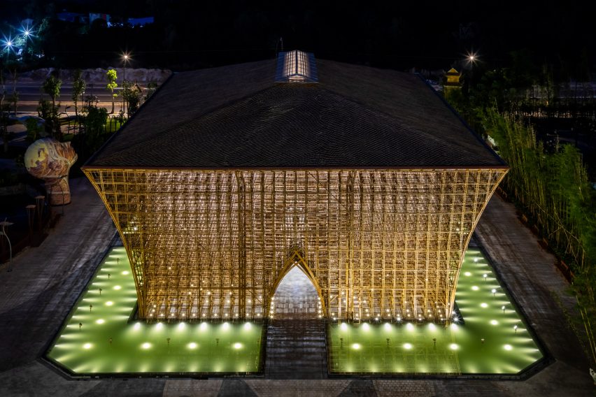 Edifício sustentável feito de bambu no vietnã