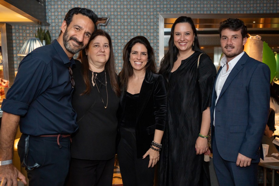 Benjamin Ramalho, Fátima Barnabe, Marina Crocomo, Fabiana Melo, André Secchin.