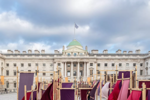 O pavilhão de Malta instalado no pátio da Somerset House na London Design Biennale 2023