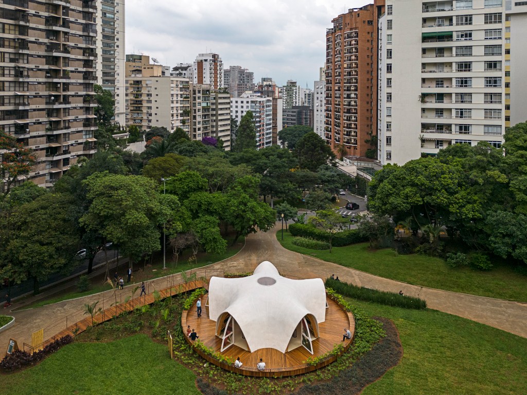 Guto Requena projeta loja feita com materiais biodegradáveis e impressa em 3D