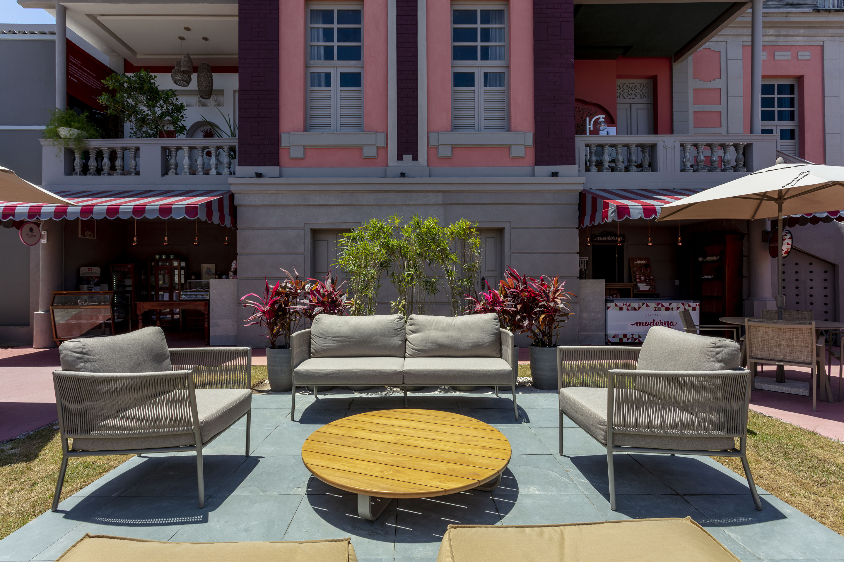 Collab Maicon Amorim, Andr&eacute;a Galindo, Michelle Goes e Alane Medeiros - Pra&ccedil;a das Del&iacute;cias (Caf&eacute; e Gelateria). Projeto da CASACOR Sergipe 2023.