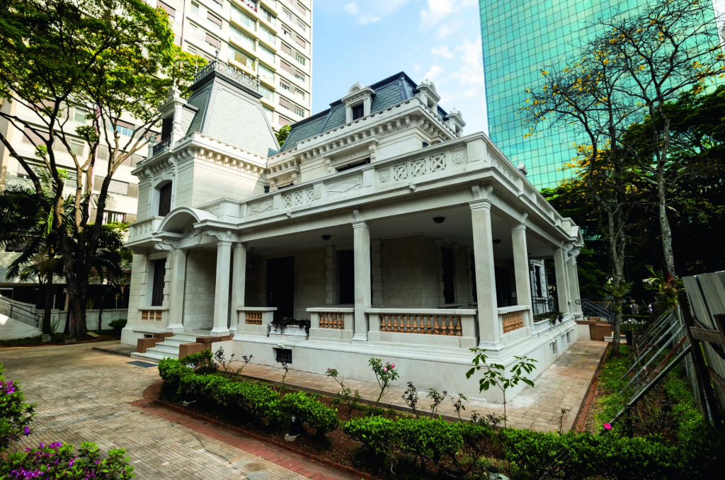 Casa das Rosas reabre após reforma /