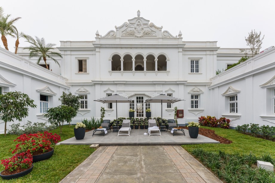 <b>Marcia Lenz - El Jardín del Hotel.</b> Um paisagismo que busca valorizar a arquitetura do hotel, complementar sua elegância e, ao mesmo tempo, criar espaços de contemplação da natureza. Este projeto tem como foco proporcionar uma experiência única, seja para relaxar, tomar um café ou simplesmente apreciar a paisagem. O jardim foi projetado para uma rede hoteleira com o objetivo é trazer conforto às áreas externas.